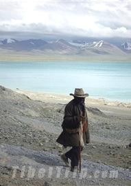 Pilgrims worshipping Namtso, Tibet