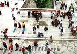 Religious life of Tibetans, Lhasa