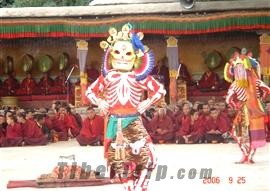 Lamas' religious dance, Tashilhunpo Monastery, Shigatse