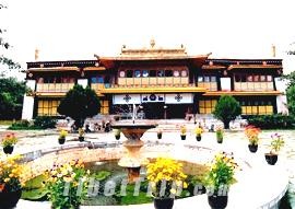 Tibetan building – Norbulingka Park