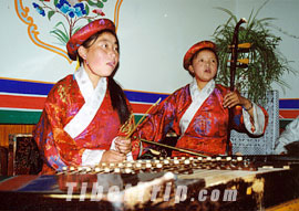 Drum played while dancing, Lhasa