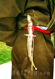 Tibetan knife, Tibetan people